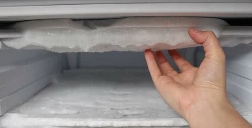 冰箱结冰怎么办 教你一招快速解决,冰箱上面结冰怎么办?教你图3