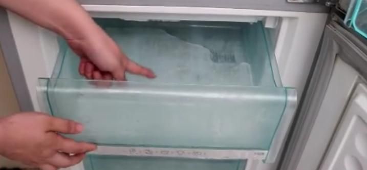 冰箱上面结冰怎么办?教你