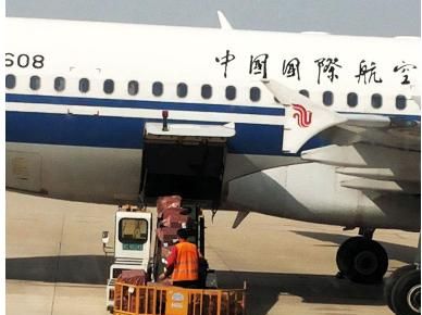 坐飞机不能带什么东西，坐飞机不能带的东西有哪些？图1