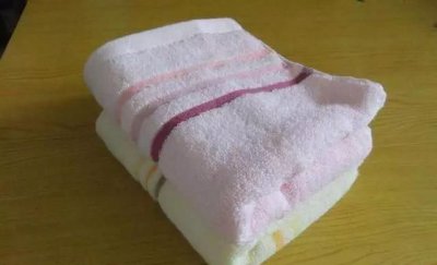 ​毛巾变硬用醋还是用碱，毛巾用久了发硬、发粘,该怎么清洗呢？