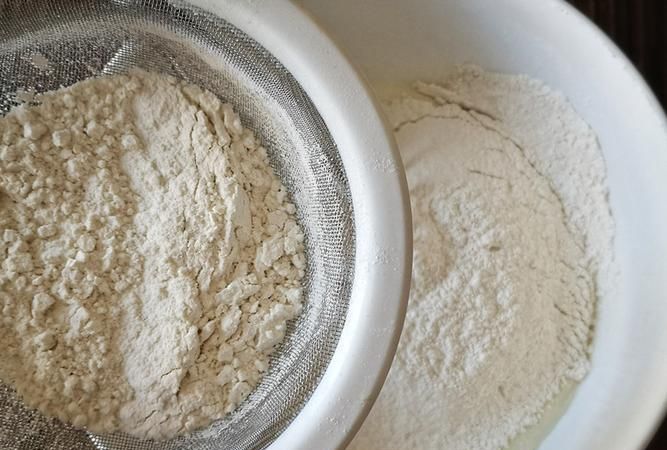 面粉受潮成坨以后还能使用吗