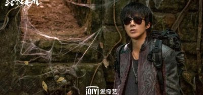 ​张日山和张起灵的关系（张起灵和张日山谁年龄更大）