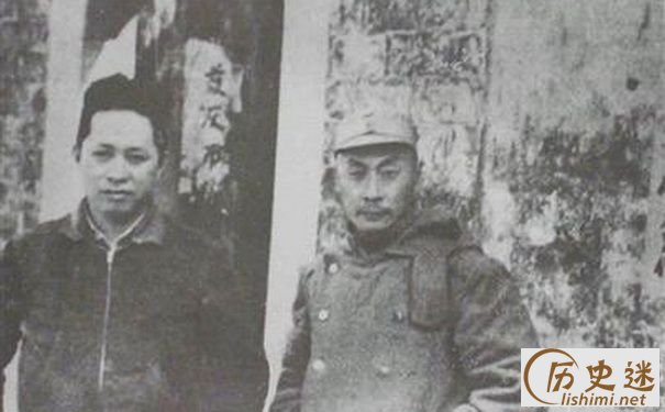 左边是叶挺,右边是陈毅