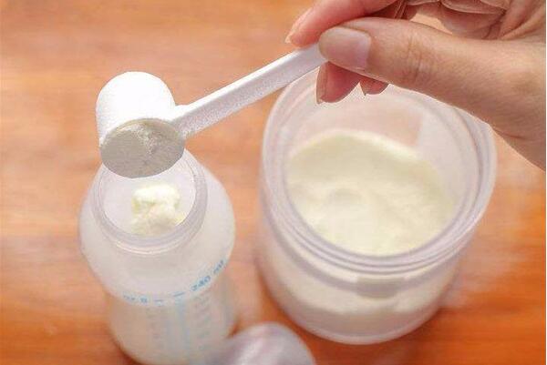 奶粉多少度水冲合适:40℃和70℃都可以(70℃注意烫伤)