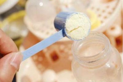 ​奶粉要用多少度的水冲才合适，用70℃的水冲奶粉安全系数高