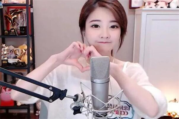 冯提莫为什么封禁?没有被封禁(只是热度下降)