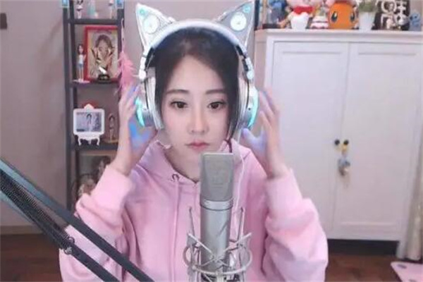 冯提莫为什么封禁?没有被封禁(只是热度下降)