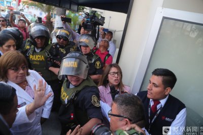 ​秘鲁前领袖为什么寻短见 阿兰·加西亚寻短见后的病院外