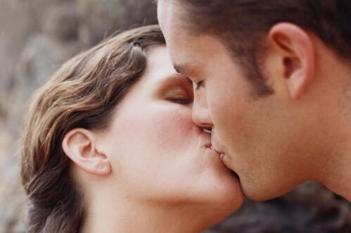 为什么交吻常常城市下意识闭眼