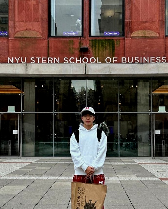 王中磊老婆为儿子威廉庆生,儿子长成大帅哥,超像爸爸