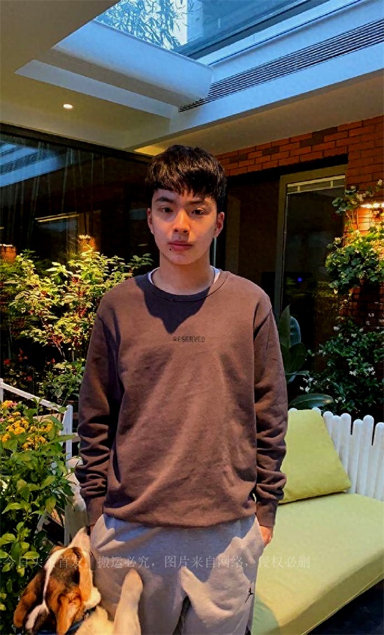 王中磊老婆为儿子威廉庆生,儿子长成大帅哥,超像爸爸