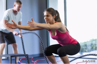 ​深蹲的标准动作