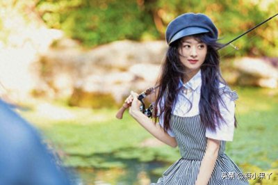 ​十年前的佳雪广告，竟是19岁赵丽颖拍的，整没整容你能看出来吗？