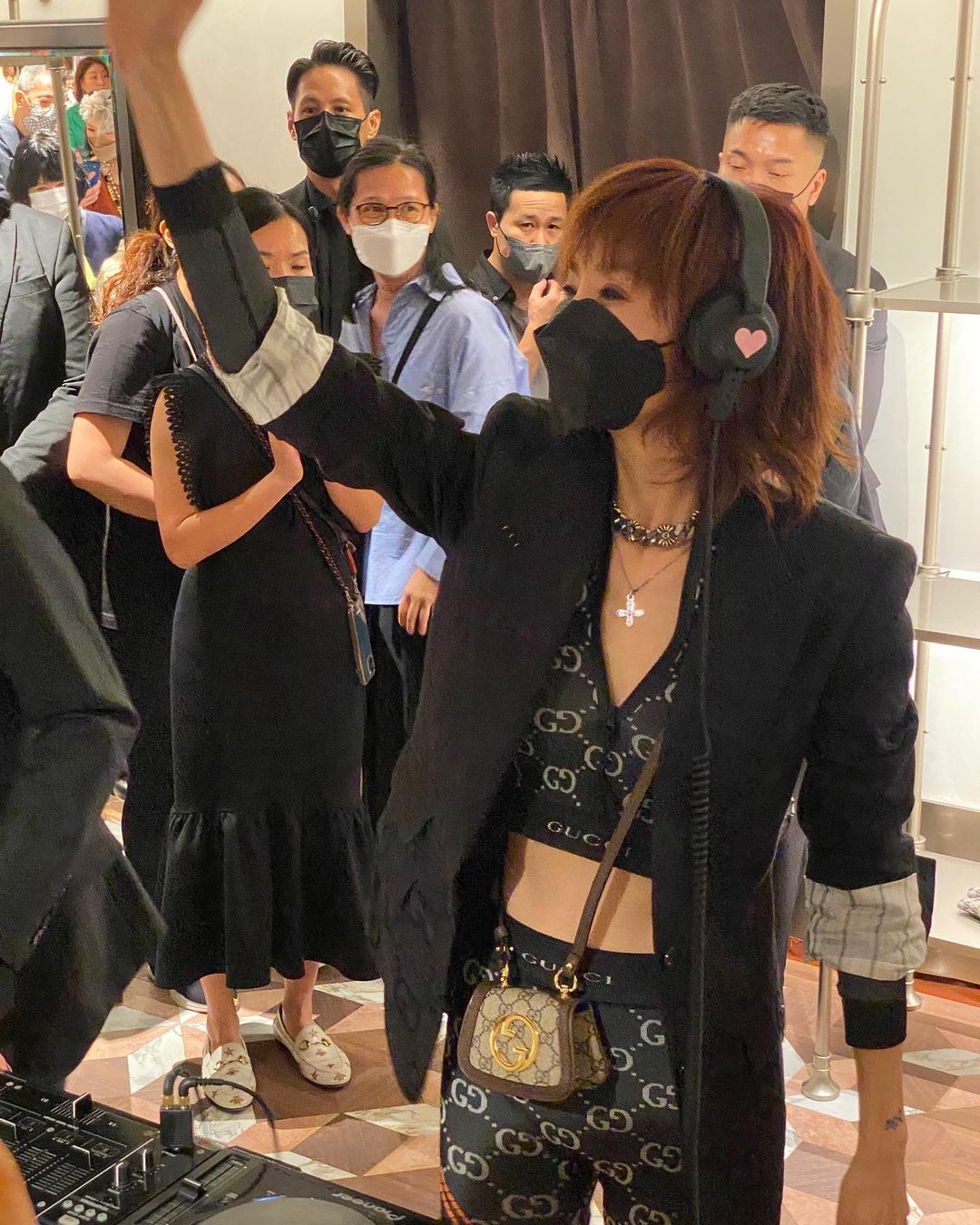 张曼玉罕有露面状态依然 打碟High爆全场