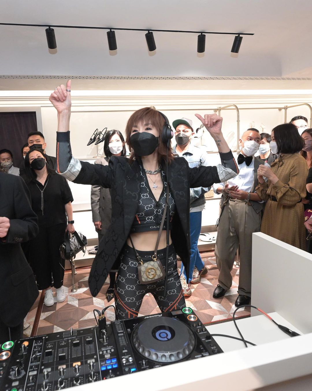 张曼玉罕有露面状态依然 打碟High爆全场