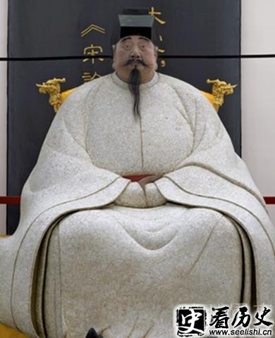 宋太祖赵匡胤塑像