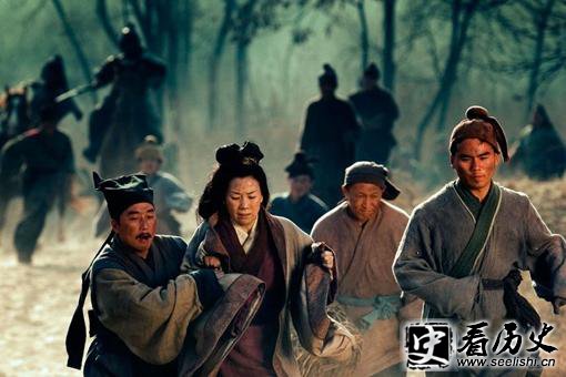 长坂坡之战谁的功劳最大?张飞在当阳桥上吼死了谁?