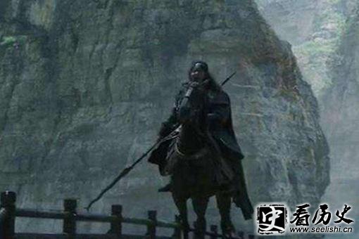 长坂坡之战谁的功劳最大?张飞在当阳桥上吼死了谁?