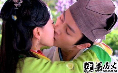 林平之强吻岳灵珊