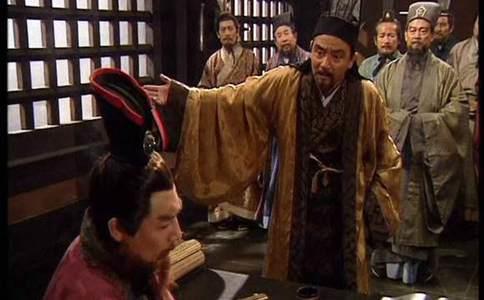 张昭主张投降曹操,为什么江东却如此敬仰他?