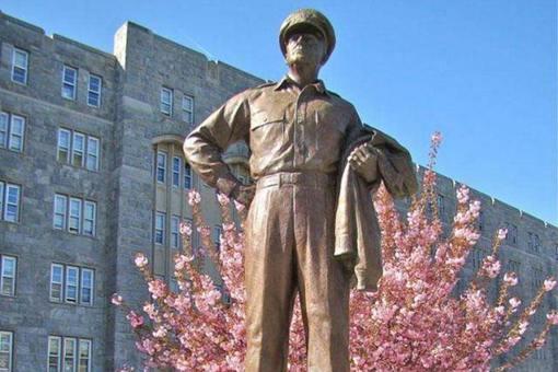 麦克阿瑟为何能够成为西点军校的校长?