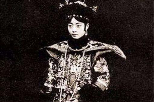 婉容身为皇后,为什么会喜欢上身边的侍卫?