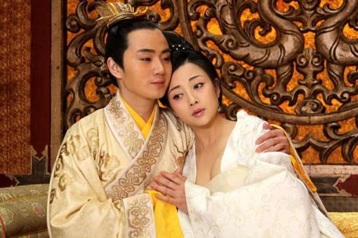 张氏兄弟一起上武则天是怎么回事?