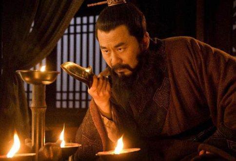 曹操和刘备谁更腹黑?