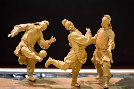 蹴鞠和足球是一项运动么?现代足球是哪个国家发明的?