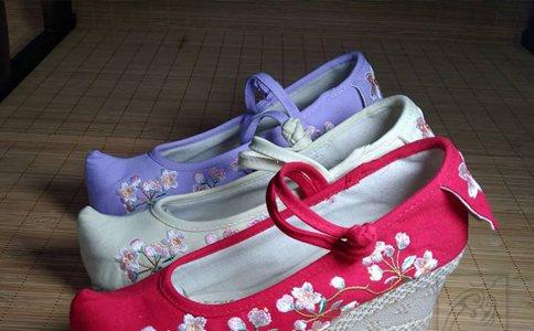 古人的鞋子长什么样?前面为什么会向上翘?