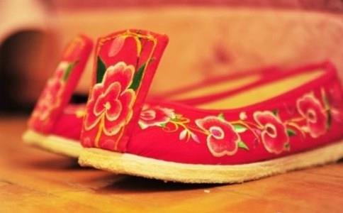 古人的鞋子长什么样?前面为什么会向上翘?