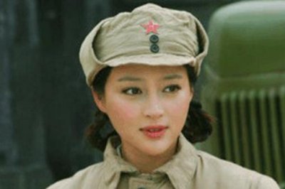 ​一军中女护士当年救下一小兵,22年后小兵成为了司令