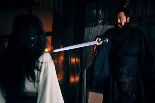 曹操的父亲为什么要给宦官当儿子?