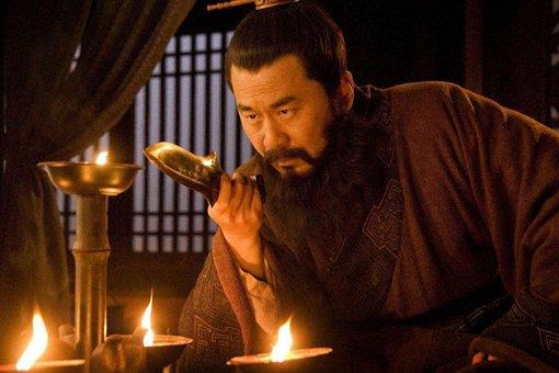 曹操的父亲为什么要给宦官当儿子?