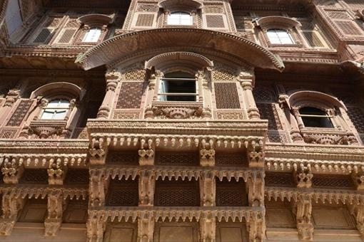 波斯人为什么要把罗马皇帝剥皮、填草、挂墙上?