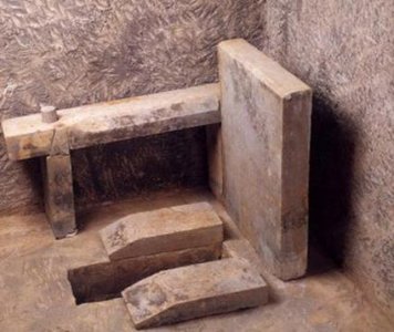 ​在卫生纸没有出现的古代 古人上完厕所都用什么擦屁股