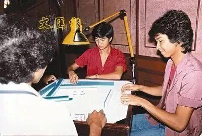 1981年,张国荣和宿命中的两个白衣少年在中环相遇