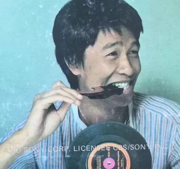 1981年,张国荣和宿命中的两个白衣少年在中环相遇