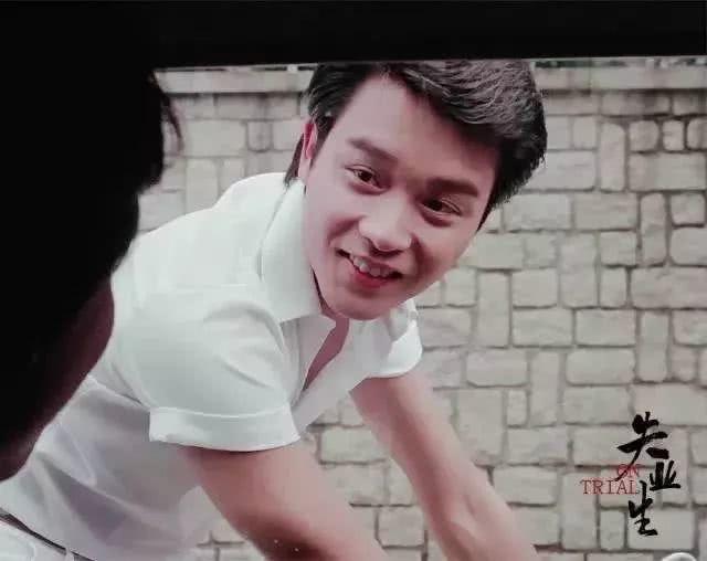 1981年,张国荣和宿命中的两个白衣少年在中环相遇