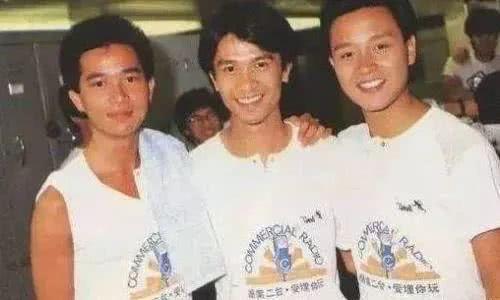 1981年,张国荣和宿命中的两个白衣少年在中环相遇