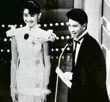 1981年,张国荣和宿命中的两个白衣少年在中环相遇