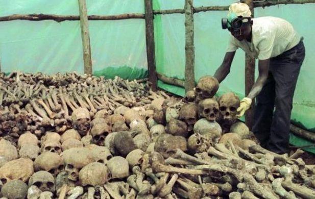1994年卢旺达大屠杀，百万人惨死，几十万女性惨遭毒手，遍地尸骨
