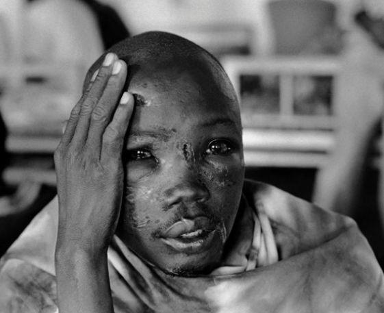 1994年卢旺达大屠杀，百万人惨死，几十万女性惨遭毒手，遍地尸骨