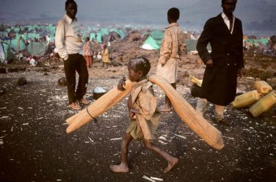 ​1994年卢旺达大屠杀，百万人惨死，几十万女性惨遭毒手，遍地尸骨