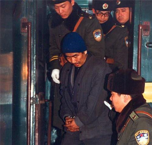 1993年中俄火车大劫案：暴徒抢劫6天6夜，3名女乘客成为无助羔羊
