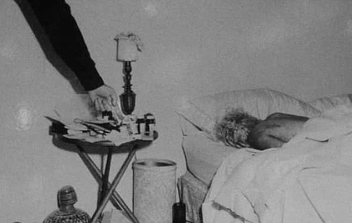 1962年玛丽莲梦露死亡现场罕见旧照，一代著名女星裸死卧室