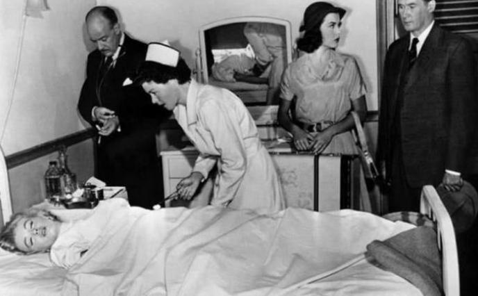 1962年玛丽莲梦露死亡现场罕见旧照，一代著名女星裸死卧室