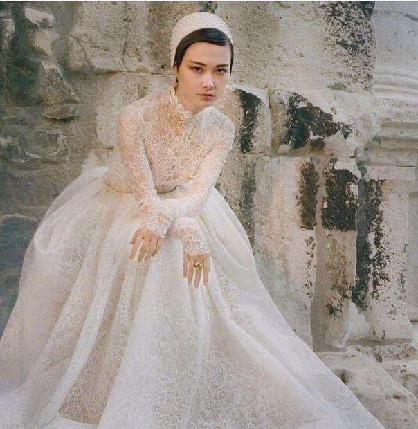 李宇春婚纱照曝光，疑似已经有男朋友？网友评论你美到已经不认识