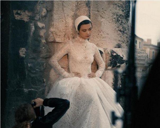 李宇春婚纱照曝光，疑似已经有男朋友？网友评论你美到已经不认识