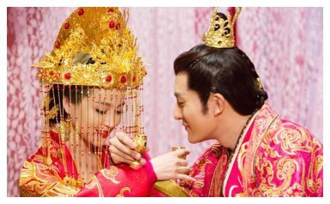 古代穿婚服可以露大腿？甘婷婷孙艺洲唯美婚照原来是这样拍出来的